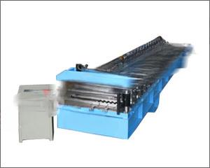 Corrugated roll forming machine