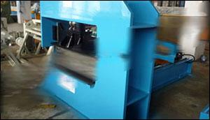 Operation of metal curving machine