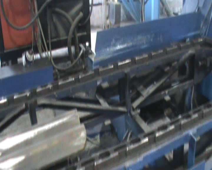 chain of culvert forming machine