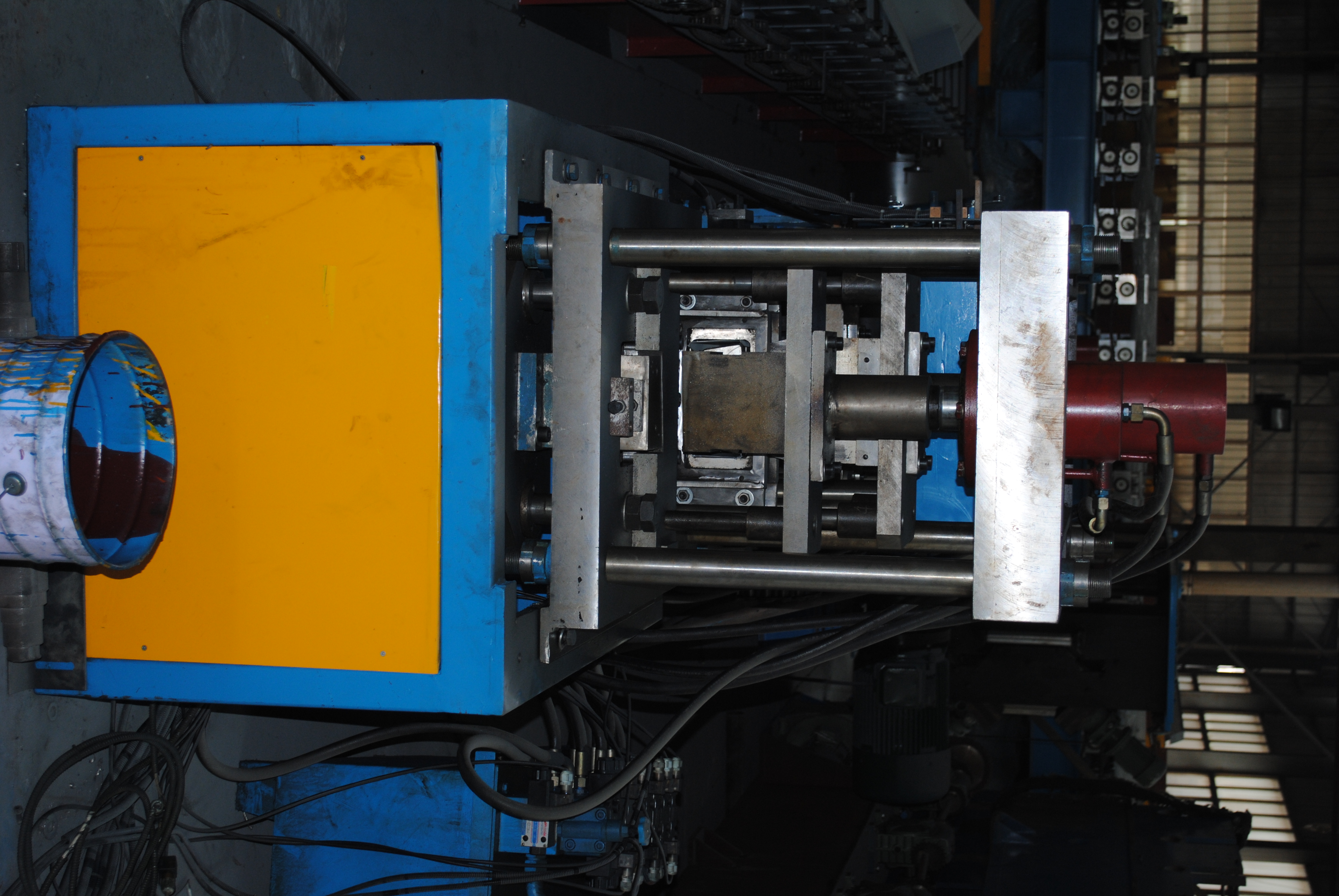 yellow head cutting machine